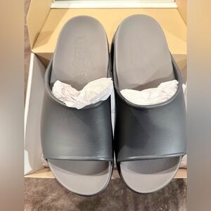 New Dansko Black Devyn Molded Sandals